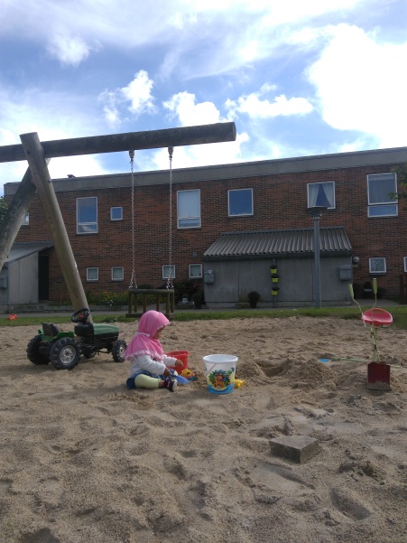 2)Playground di area perumahan di Aalborg Ost